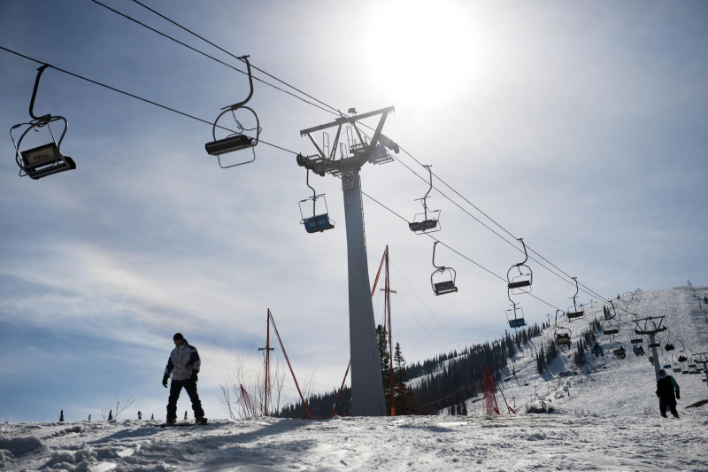 Горнолыжные курорты России 2025-2026: рейтинг лучших с ценами