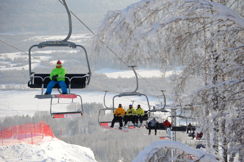 Горнолыжные курорты России 2025-2026: рейтинг лучших с ценами