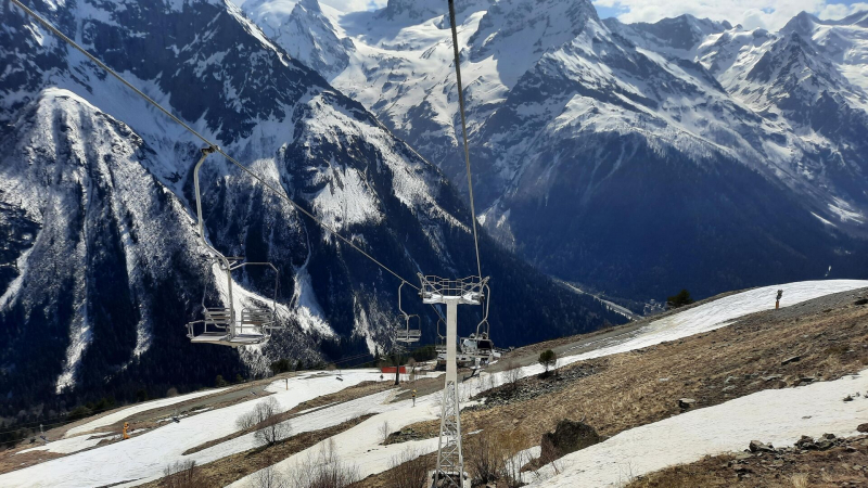 Горнолыжные курорты России 2025-2026: рейтинг лучших с ценами