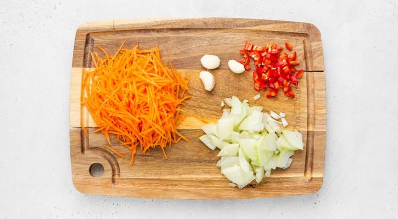 Гуляш из курицы с подливкой, пошаговый рецепт с фото на 492 ккал