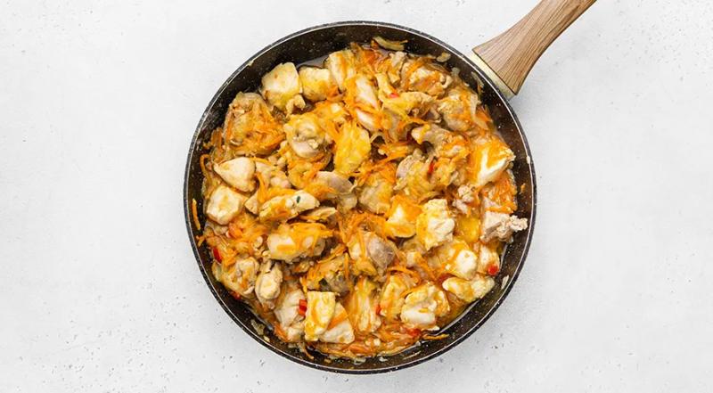 Гуляш из курицы с подливкой, пошаговый рецепт с фото на 492 ккал