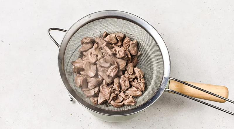 Гуляш из куриных сердечек, пошаговый рецепт с фото на 649 ккал