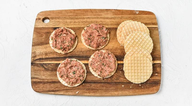 Котлеты в вафельных коржах, пошаговый рецепт с фото на 647 ккал