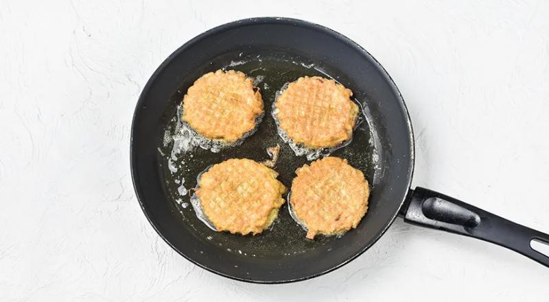 Котлеты в вафельных коржах, пошаговый рецепт с фото на 647 ккал