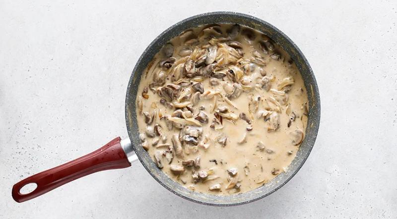 Куриные сердечки с грибами в сметане, пошаговый рецепт с фото на 371 ккал