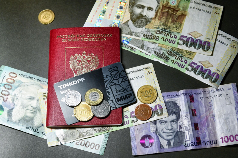 "Мир" за границей: в каких странах туристы могут платить российской картой