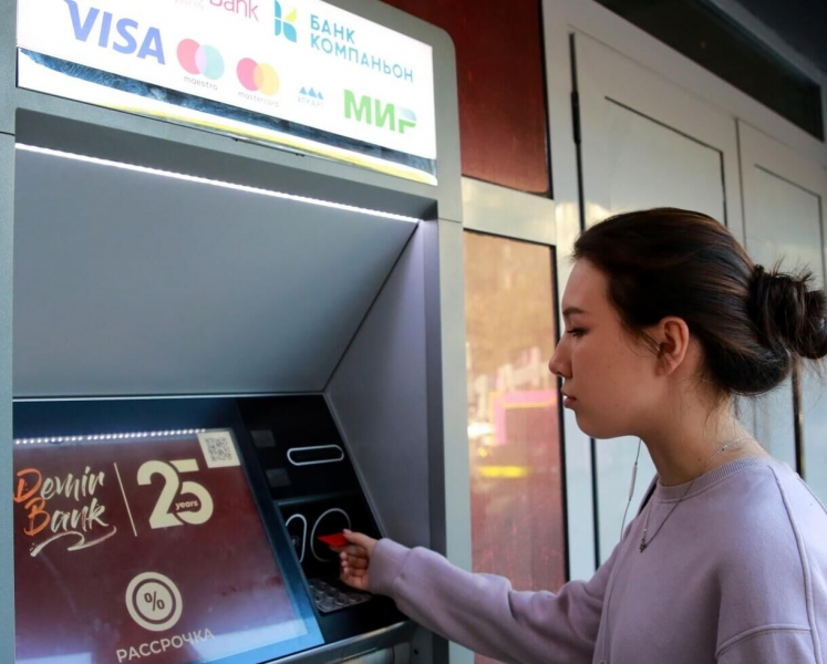 "Мир" за границей: в каких странах туристы могут платить российской картой