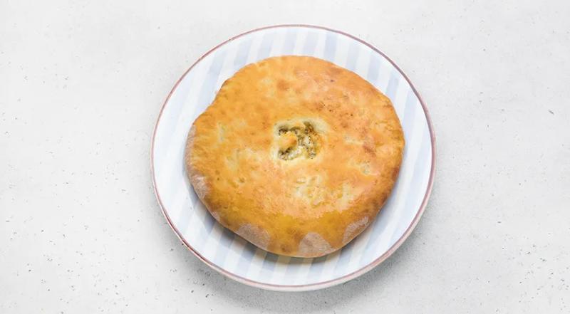 Осетинский пирог с курицей и сыром, пошаговый рецепт с фото на 1250 ккал