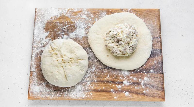 Осетинский пирог с курицей и сыром, пошаговый рецепт с фото на 1250 ккал