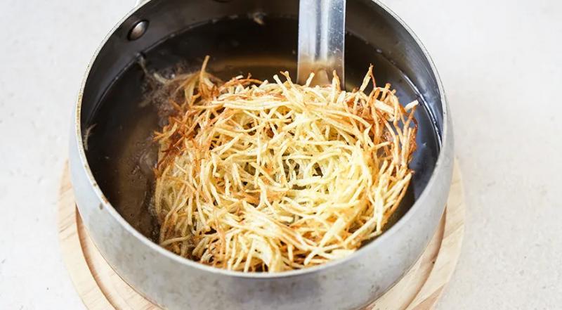 Салат Муравейник с копченой курицей, пошаговый рецепт с фото на 317 ккал