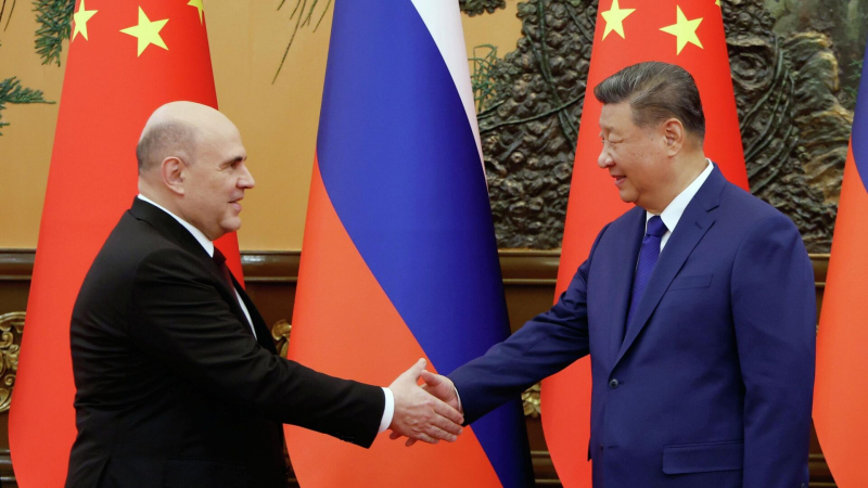 СМИ: на границе с Китаем застряли десятки автобусов с россиянами