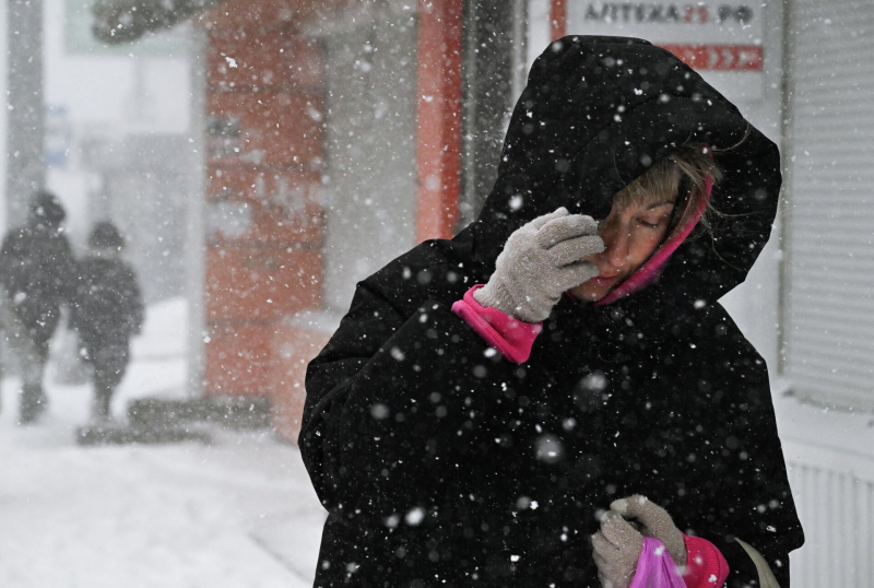 Снежный коллапс: как отстоять права при отмене рейса и не попасть в беду