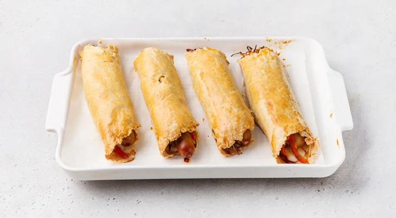 Сосиски в тесте, с овощами и сыром, пошаговый рецепт с фото на 433 ккал