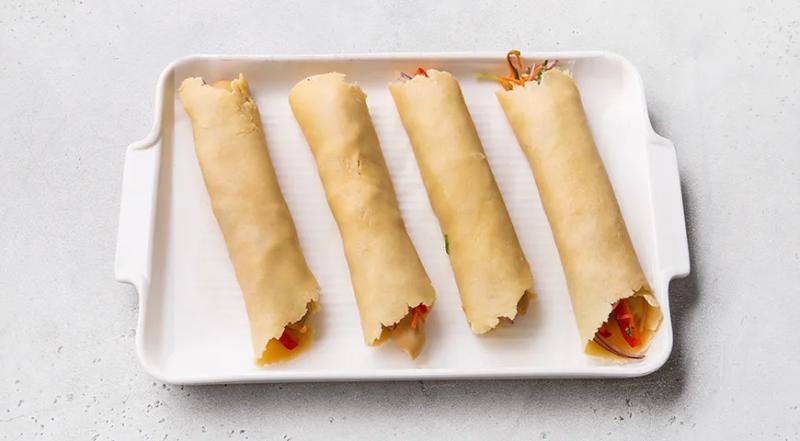 Сосиски в тесте, с овощами и сыром, пошаговый рецепт с фото на 433 ккал