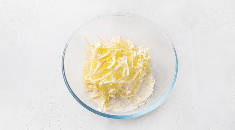 Сосиски в тесте, с овощами и сыром, пошаговый рецепт с фото на 433 ккал