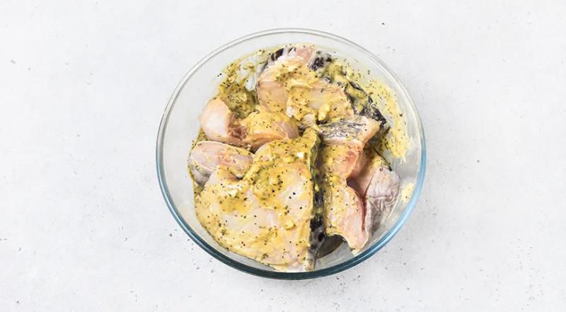 Стейк зубатки, запеченный с сыром и помидорами в духовке, пошаговый рецепт с фото на 533 ккал