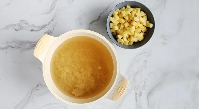 Суп рассольник со свининой и перловкой, пошаговый рецепт с фото на 494 ккал