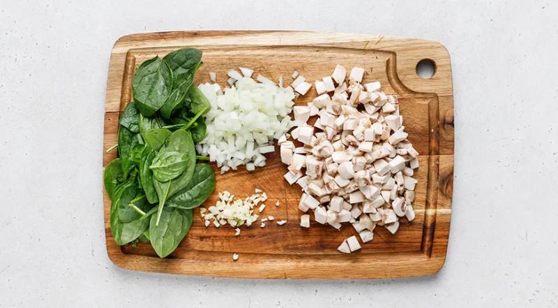 Свинина, запеченная в слоеном тесте, пошаговый рецепт с фото на 570 ккал