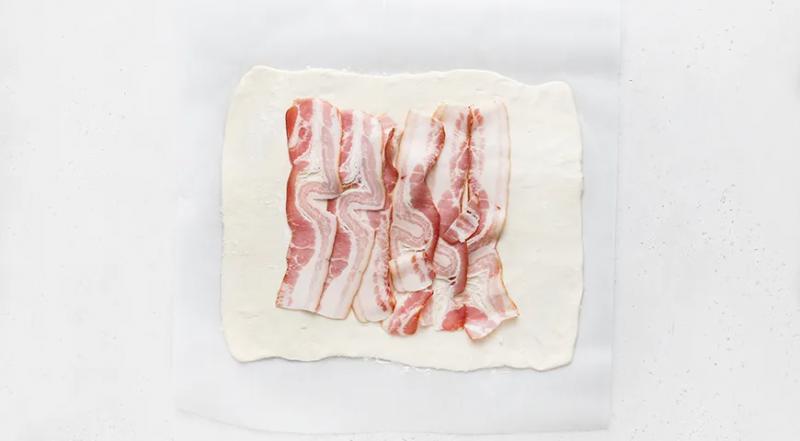 Свинина, запеченная в слоеном тесте, пошаговый рецепт с фото на 570 ккал