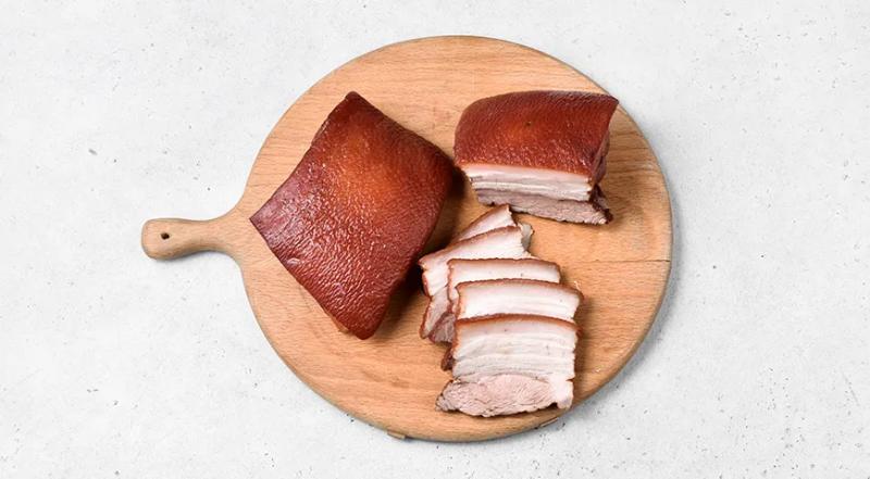 Свиные щечки в луковой шелухе, пошаговый рецепт с фото на 438 ккал