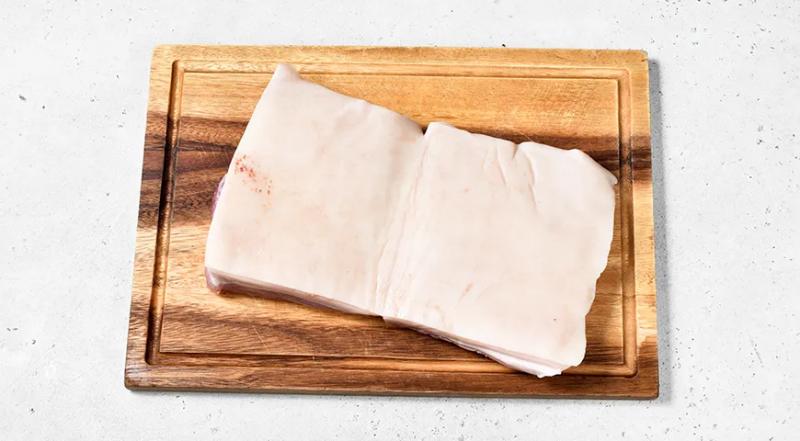 Свиные щечки в луковой шелухе, пошаговый рецепт с фото на 438 ккал