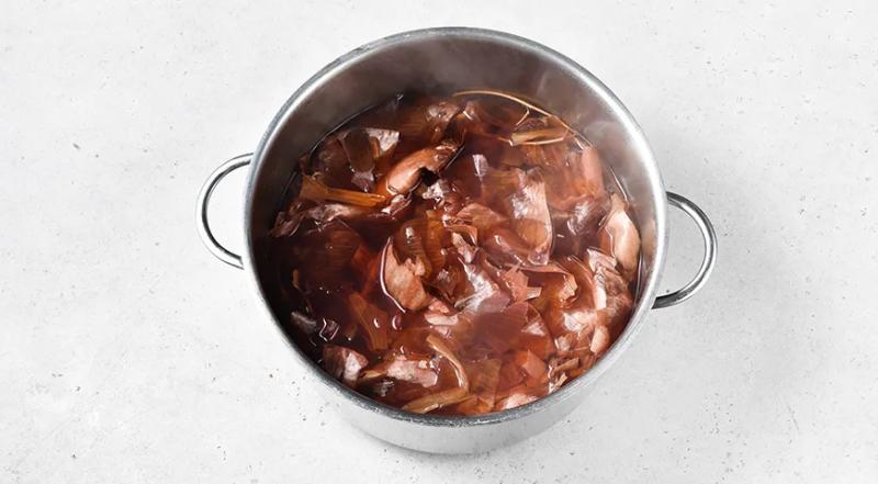 Свиные щечки в луковой шелухе, пошаговый рецепт с фото на 438 ккал