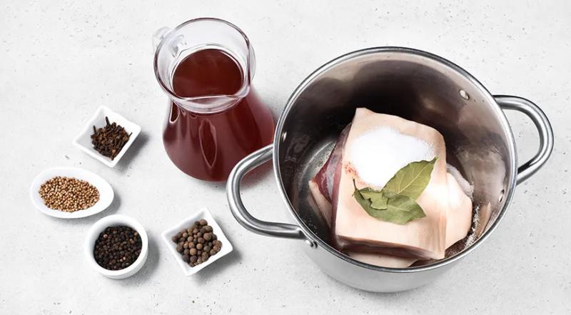 Свиные щечки в луковой шелухе, пошаговый рецепт с фото на 438 ккал