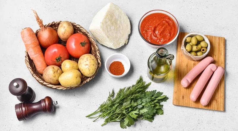 Тушеная капуста с картошкой и сосисками, пошаговый рецепт с фото на 650 ккал