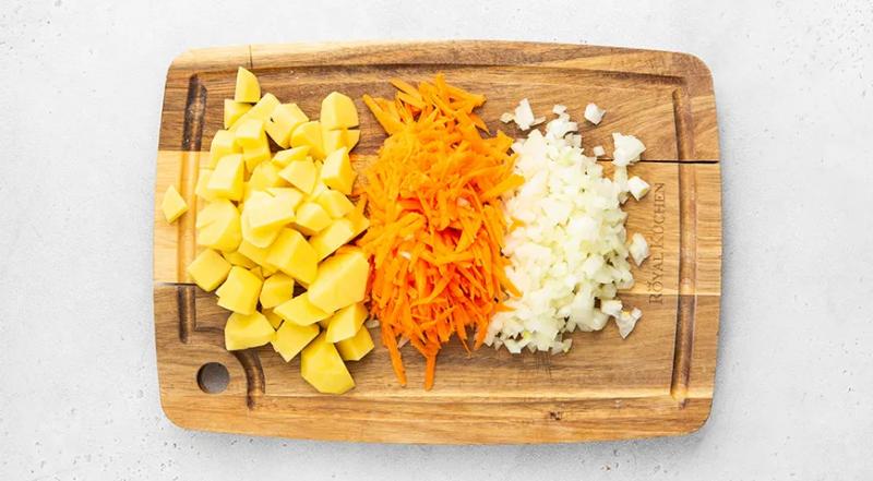 Тушеная картошка с тушенкой, пошаговый рецепт с фото на 557 ккал