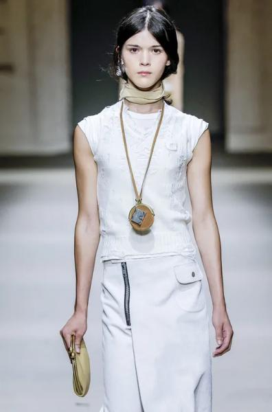 В 2026 году мы будем носить это необычное украшение: топ-5 трендов прямиком с подиума