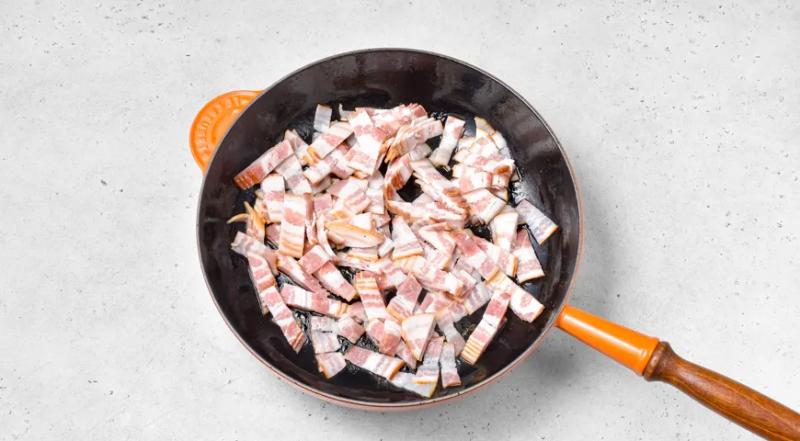 Жареная картошка с беконом и яйцом, пошаговый рецепт с фото на 539 ккал