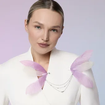 15 эффектных брошей, чтобы освежить базовые образы