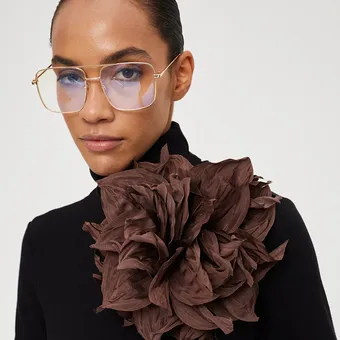 15 эффектных брошей, чтобы освежить базовые образы