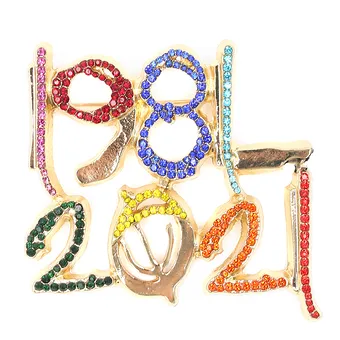 15 эффектных брошей, чтобы освежить базовые образы