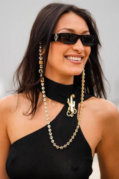 15 эффектных брошей, чтобы освежить базовые образы