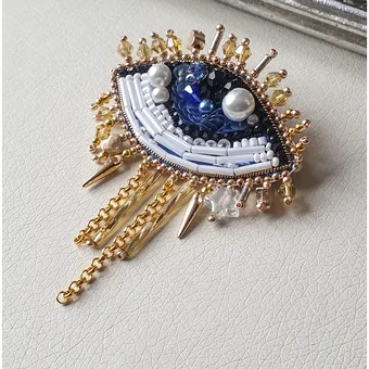 15 эффектных брошей, чтобы освежить базовые образы