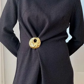 15 эффектных брошей, чтобы освежить базовые образы