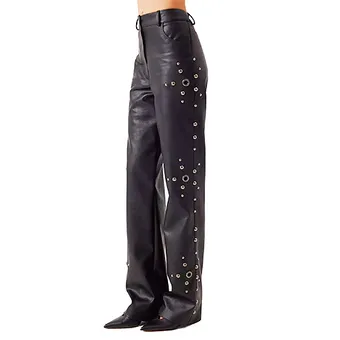 Байкерская романтика: на 14 февраля собираем образ, как у Марго Робби