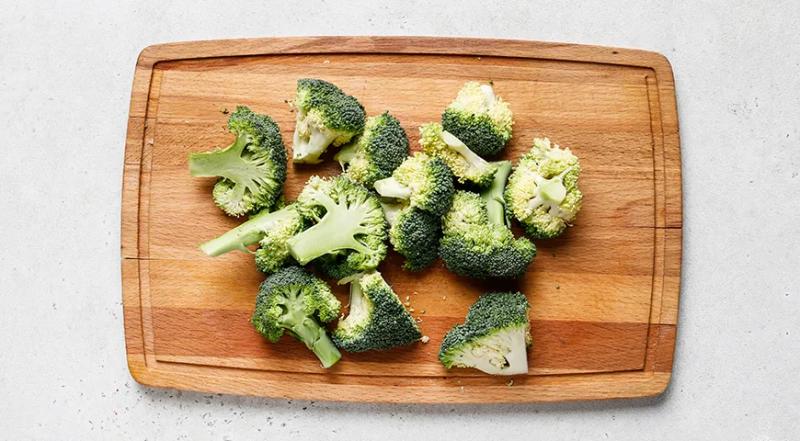 Брокколи со сметаной на сковороде, пошаговый рецепт с фото на 253 ккал