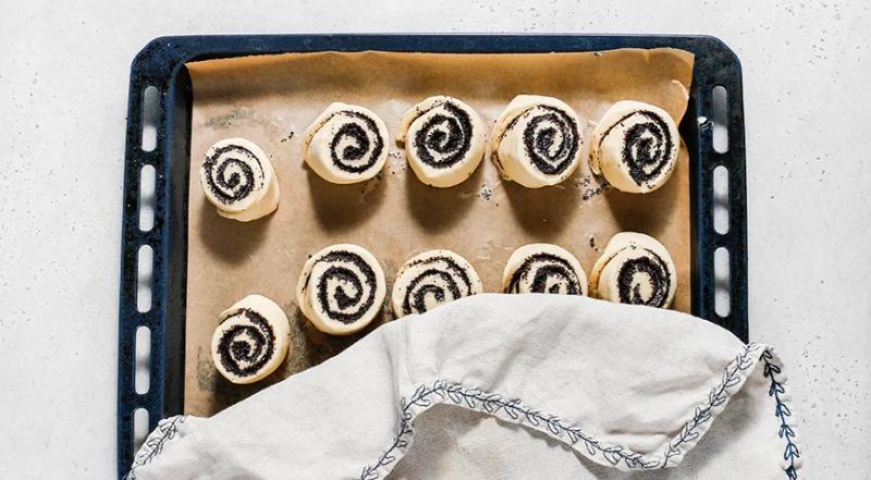 Булочки-«улитки» с маком и глазурью, пошаговый рецепт с фото на 1046 ккал