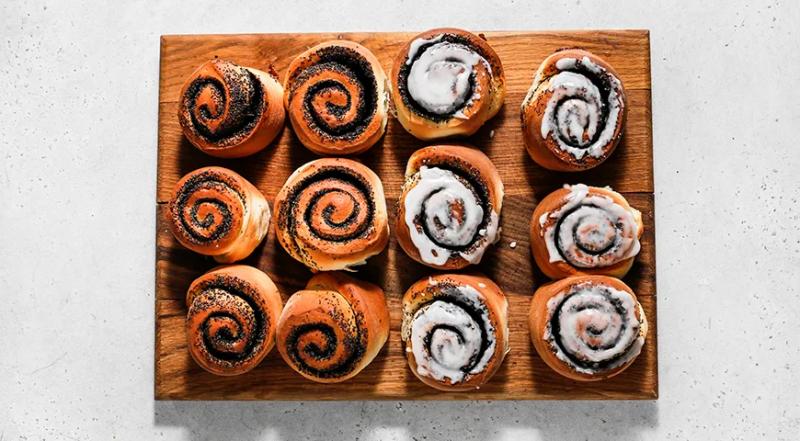 Булочки-«улитки» с маком и глазурью, пошаговый рецепт с фото на 1046 ккал