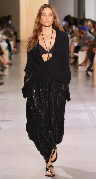 Если увидишь на распродаже &ndash; бери: эти брюки будут популярны весь 2026 год