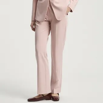 &laquo;Йогуртовые&raquo; брюки &mdash; модный тренд весны 2026 года