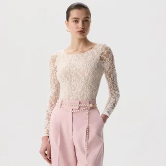 Как носить кружево в 2026, чтобы избежать «эффекта скатерти»