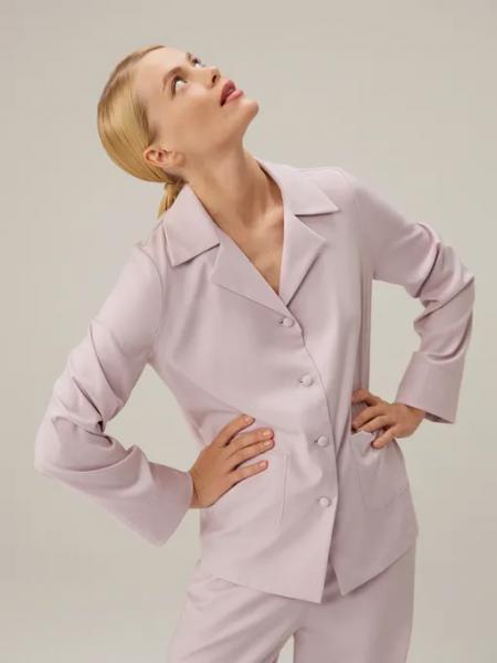 Модный дайджест к 14 февраля: образы для свиданий, парные аутфиты, идеи романтичных подарков