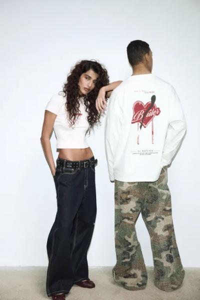 Модный дайджест к 14 февраля: образы для свиданий, парные аутфиты, идеи романтичных подарков