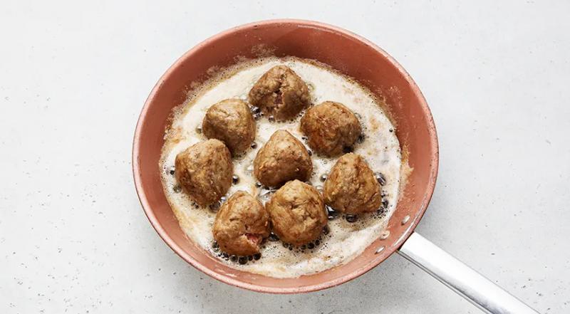 Тефтели под соусом бешамель, пошаговый рецепт с фото на 537 ккал