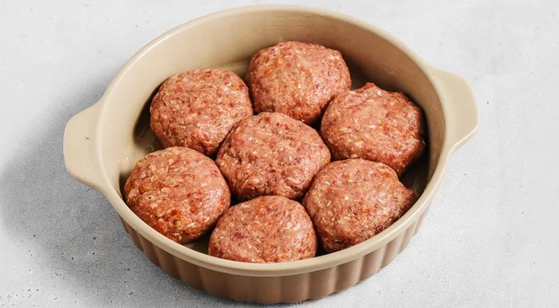 Запеченные котлеты в сметанном соусе, пошаговый рецепт с фото на 497 ккал