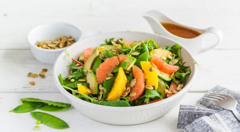 Зеленый салат с молодым  горошком и цитрусами, пошаговый рецепт с фото