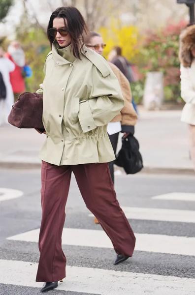 15 стильных ветровок, в которых не страшен весенний холод